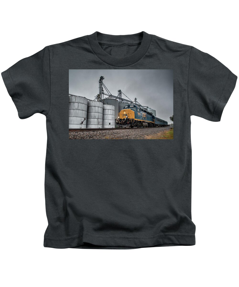 Railroad Kids T-Shirt featuring the photograph CSX Geometry Train W003 At Pembroke Ky by Jim Pearson