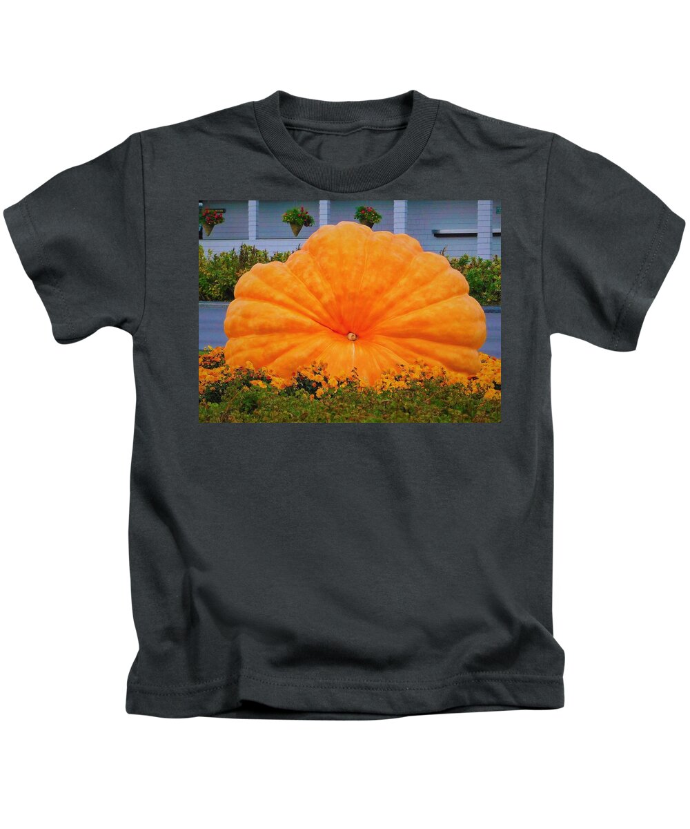 - Giant Pumpkin Kids T-Shirt featuring the photograph - Giant Pumpkin by THERESA Nye
