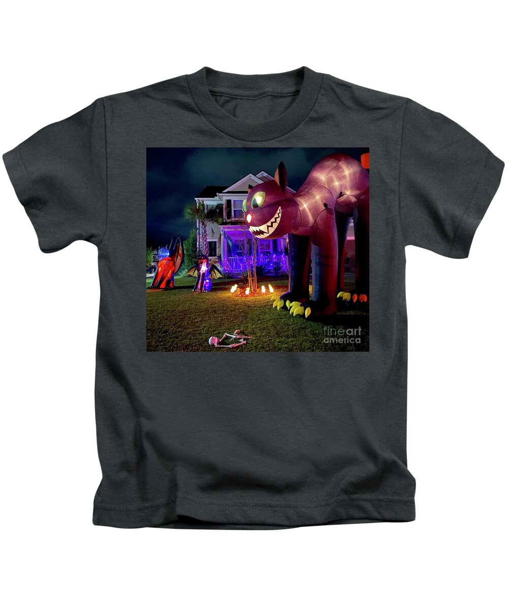 Halloween Kids T-Shirt featuring the photograph Halloween Cat by Flavia Westerwelle