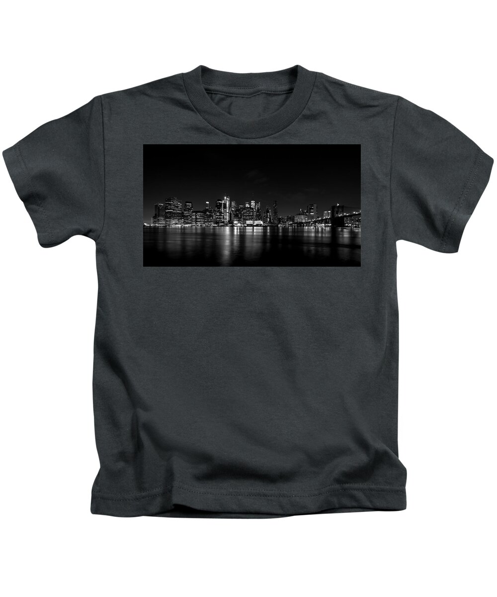 Black And White Kids T-Shirt featuring the photograph New York Nighttide by Marlo Horne