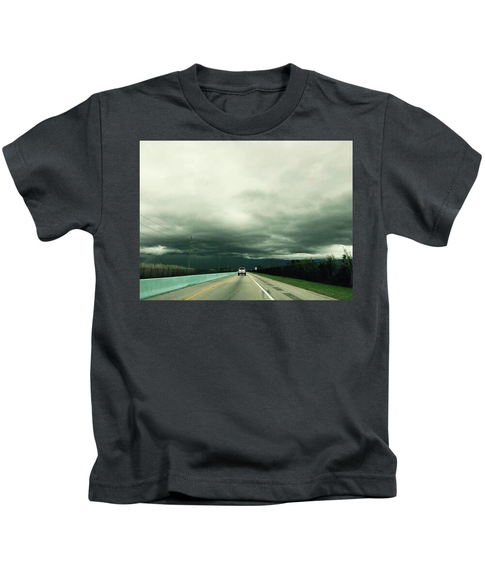 Pick Up Kids T-Shirt featuring the photograph On the way to the beach by Bettina X