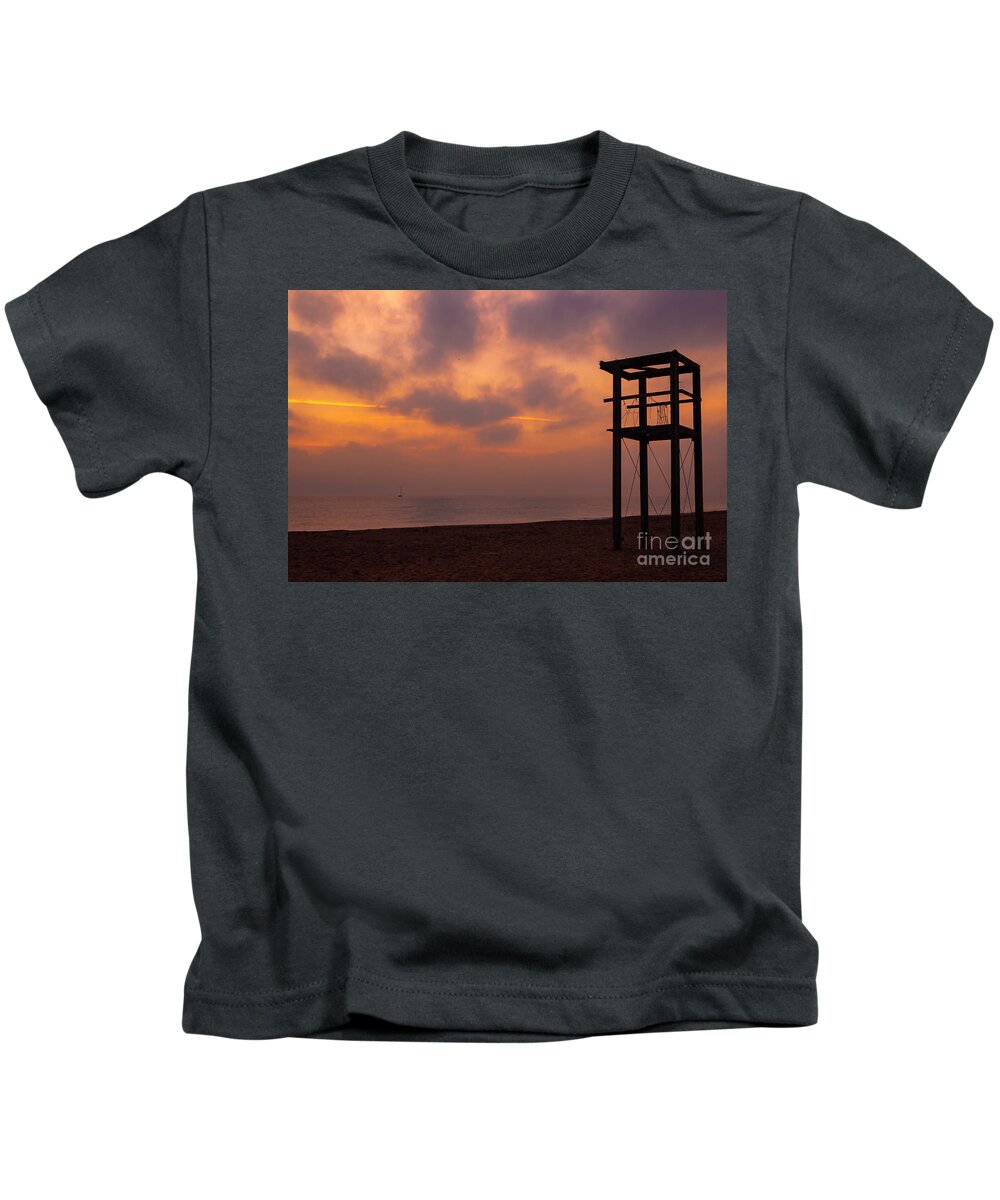 Aurora Kids T-Shirt featuring the photograph Soft light in the sky by Vicente Sargues