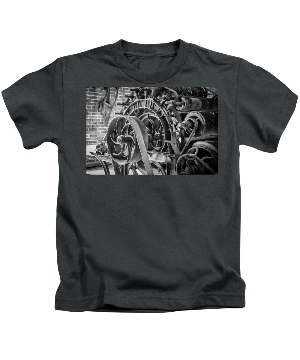 2017 Kids T-Shirt featuring the photograph The Beauty is in the Details by Gerri Bigler