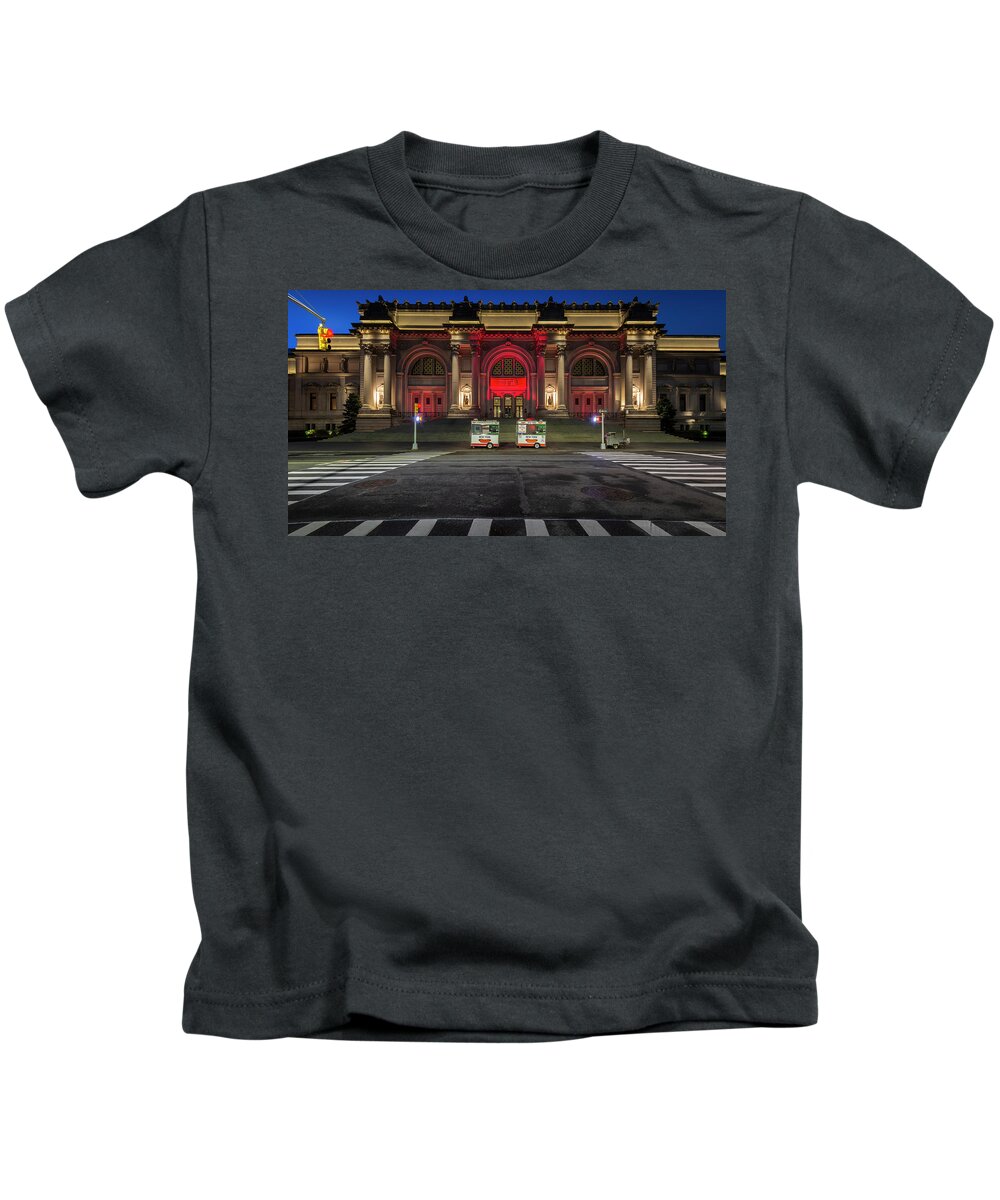 Nyc Kids T-Shirt featuring the photograph The Met - Covid-19 by Randy Lemoine