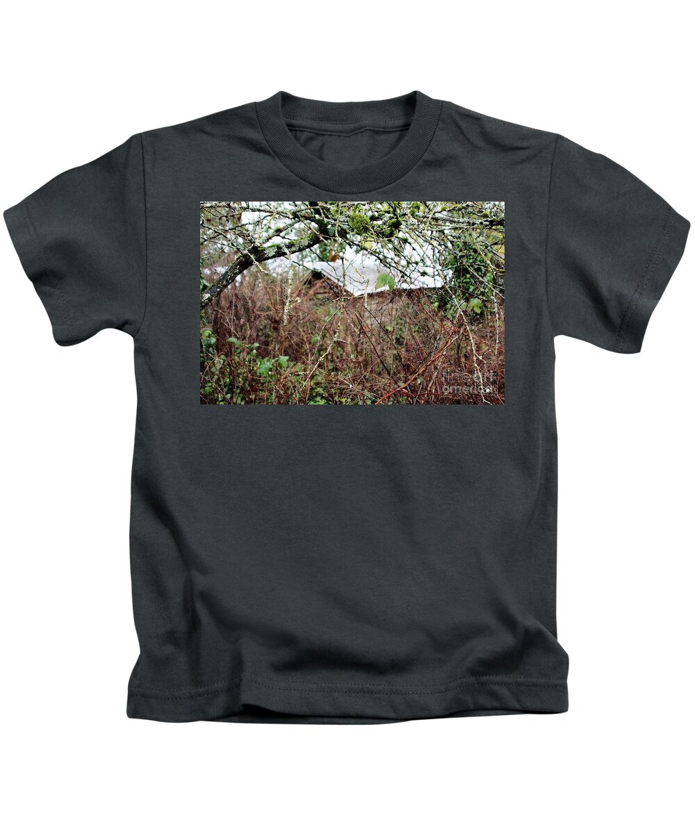 Shed Kids T-Shirt featuring the photograph The Old Shed by Kimberly Furey