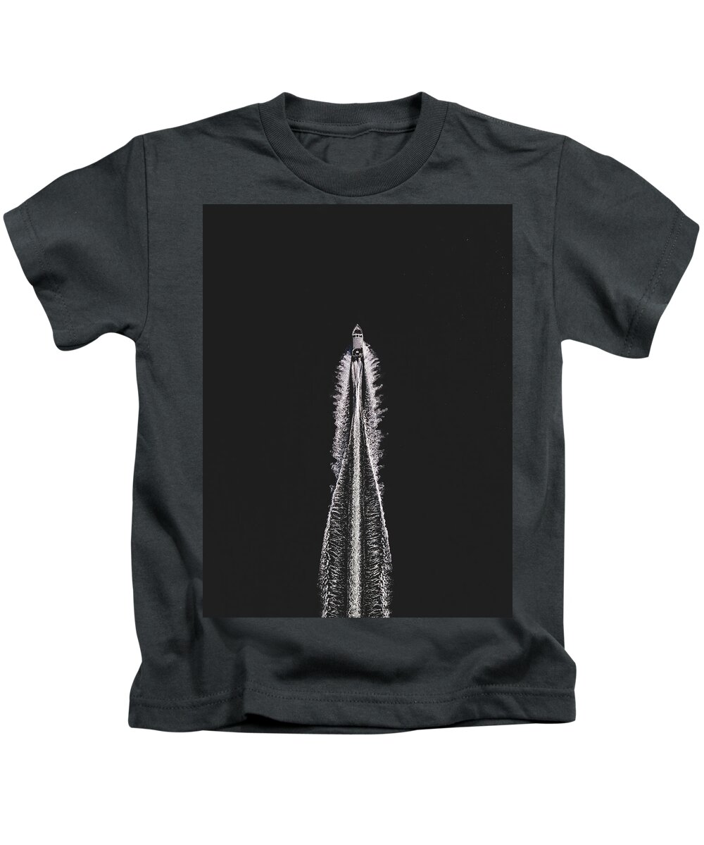 Boats Kids T-Shirt featuring the photograph Traversing the Bay by Michael Rauwolf