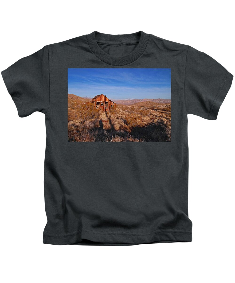 Randsburg Kids T-Shirt featuring the photograph View Estate - Randsburg California by Glenn McCarthy Art and Photography