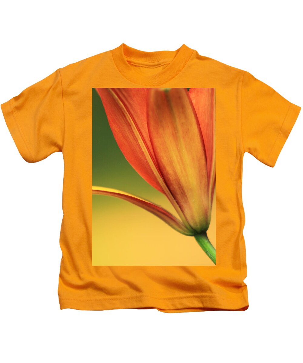 Lily Kids T-Shirt featuring the photograph Graceful by Deborah Crew-Johnson