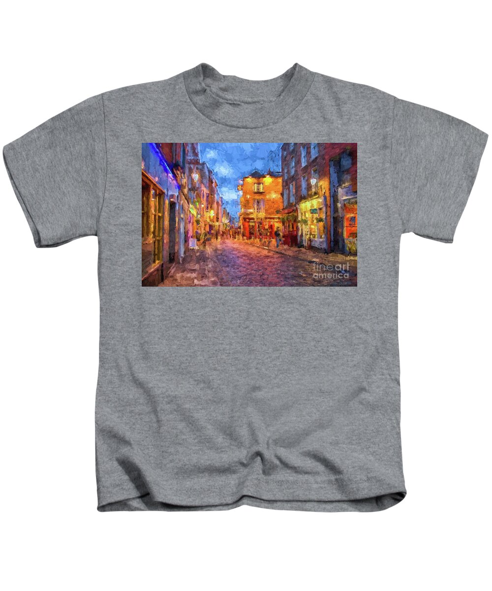 Temple Kids T-Shirt featuring the photograph Temple Bar district in Dublin at night by Patricia Hofmeester