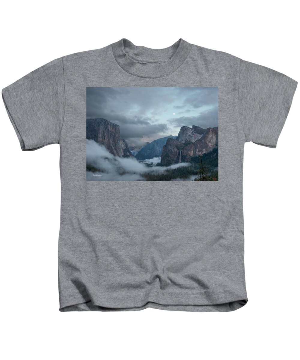 Bridal Veil Buttress Kids T-Shirt featuring the photograph Moon Rise Yosemite by Bill Roberts