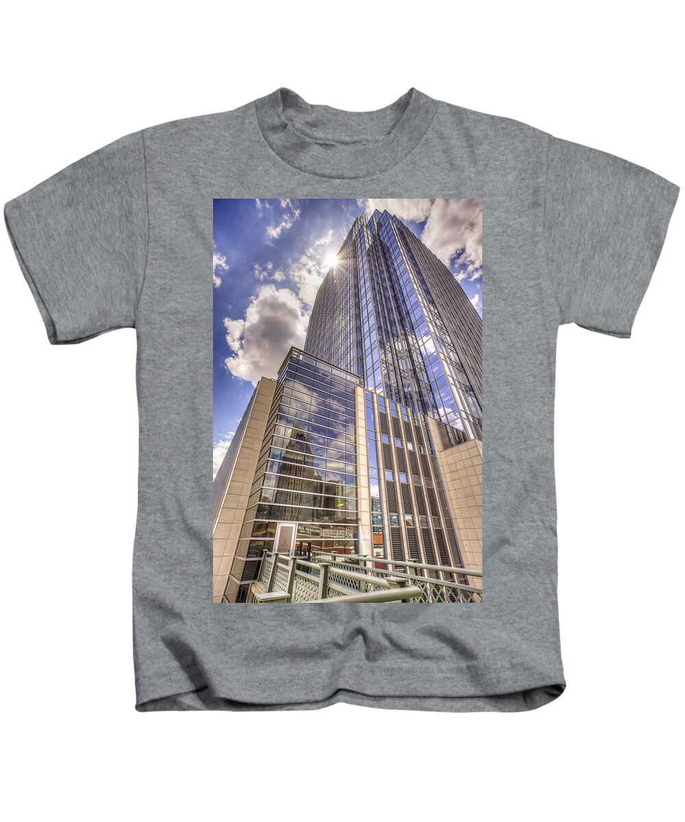 Nashville Kids T-Shirt featuring the photograph Nashville Pinnacle Sunburst by Brett Engle