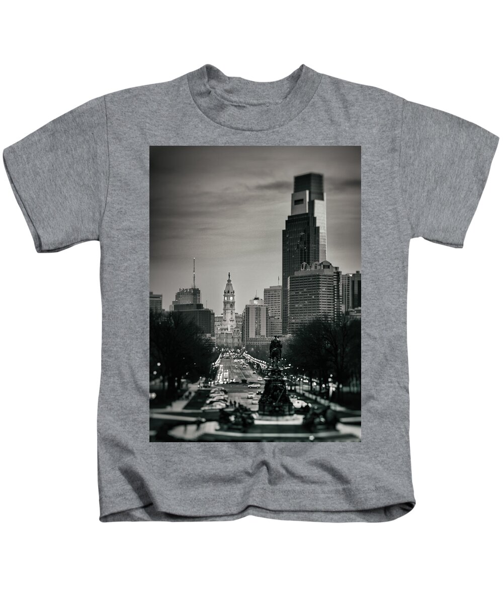 Philadelphia Kids T-Shirt featuring the photograph Philadelphia Parkway by Scott Wyatt