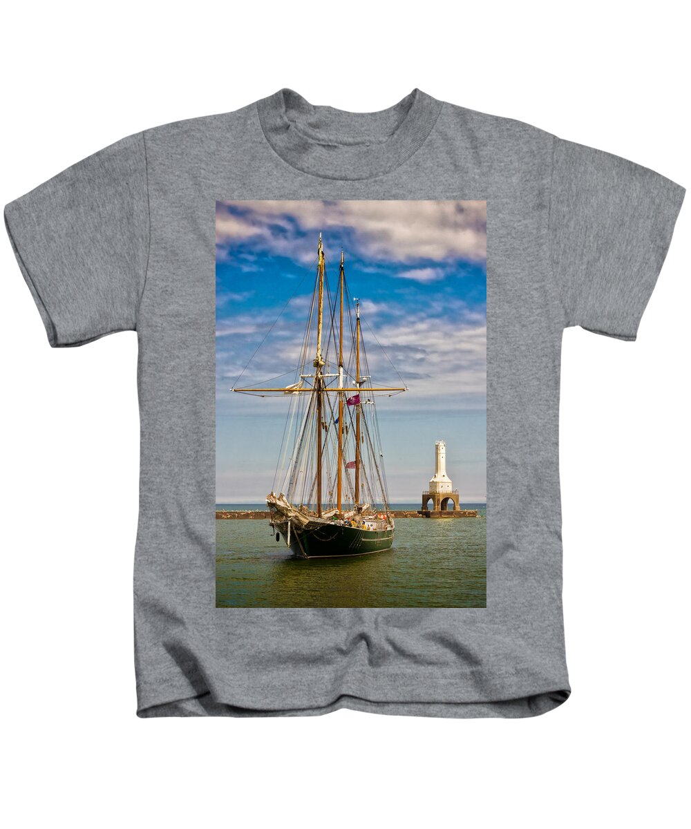 Sailing Vessel Kids T-Shirt featuring the photograph s/v Denis Sullivan by James Meyer