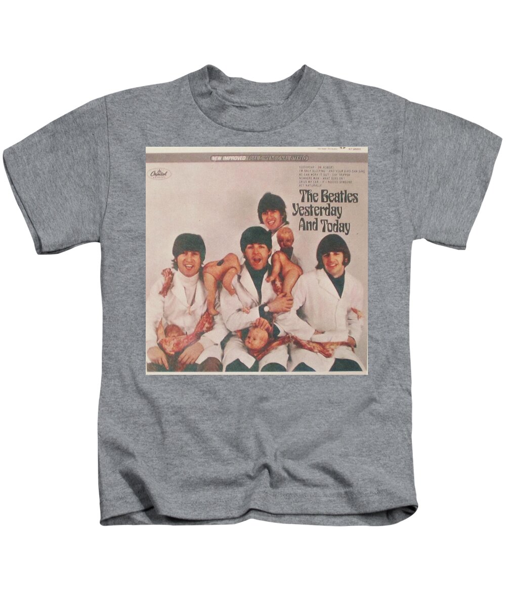 Fortrolig Fremskreden Bevæger sig The Beatles Yesterday and Today Butcher Album Cover Kids T-Shirt by Donna  Wilson - Fine Art America