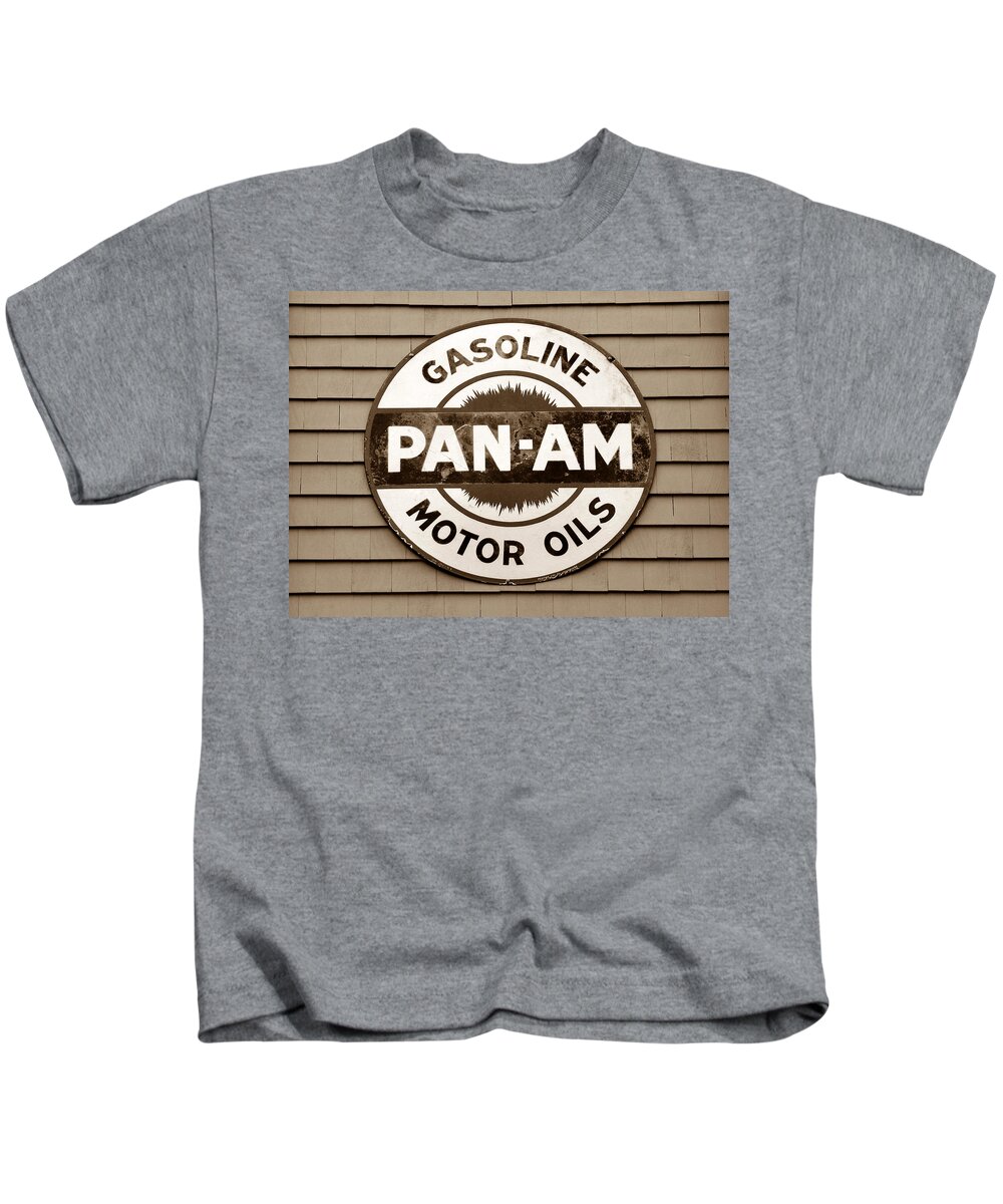 Pan Am Motor Oil Sign Kids T-Shirt featuring the photograph Vintage motor oil by David Lee Thompson