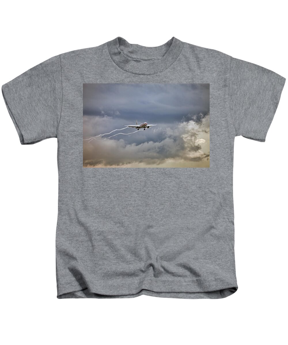 Aa Aircraft Landing Kids T-Shirt featuring the photograph American aircraft landing by Juan Carlos Ferro Duque