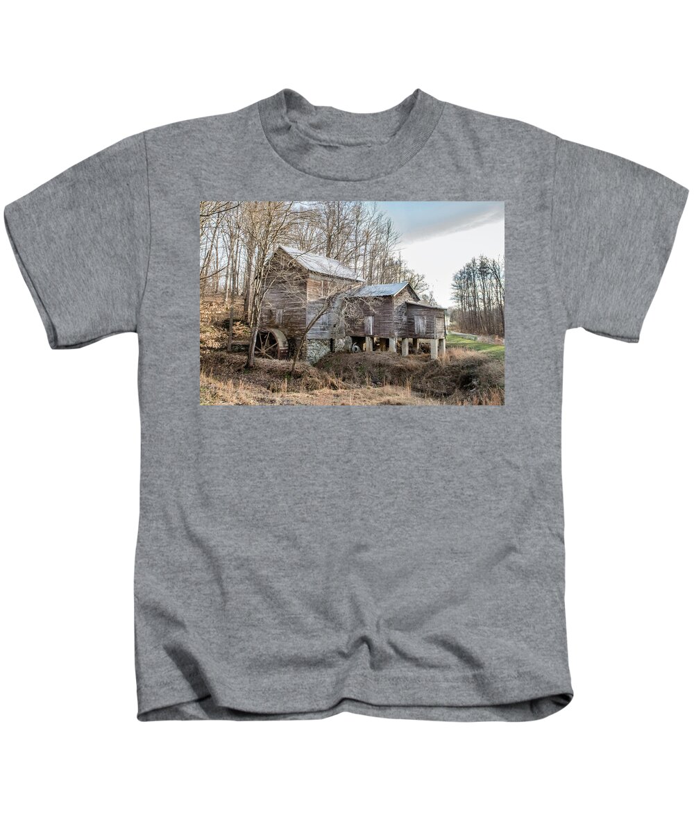 Cook's Mill Kids T-Shirt featuring the photograph Cook's Grist Mill by Cynthia Wolfe