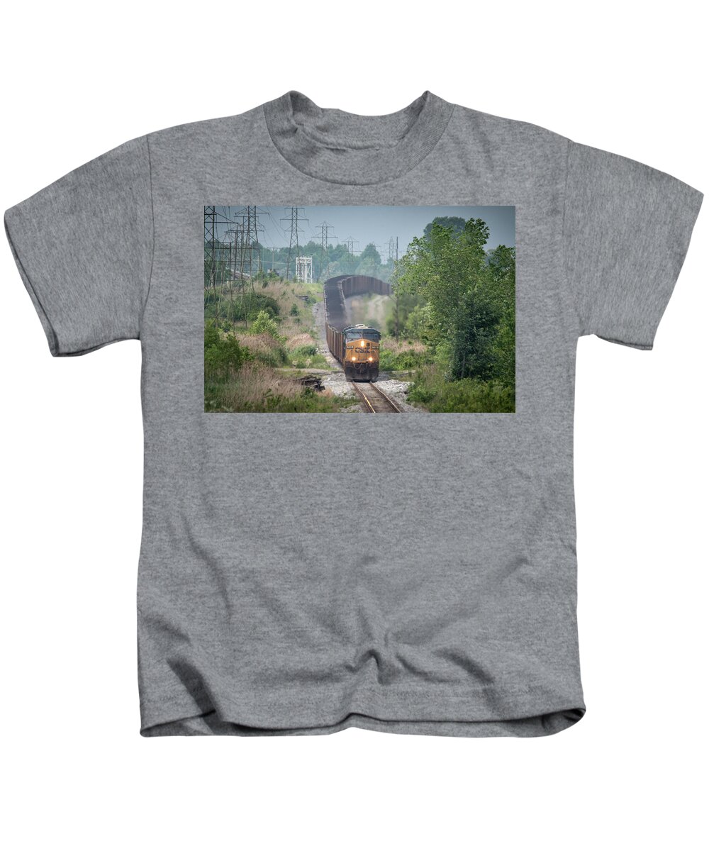 Csx Railroad Kids T-Shirt featuring the photograph CSX N013 leaving Warrior Coal by Jim Pearson