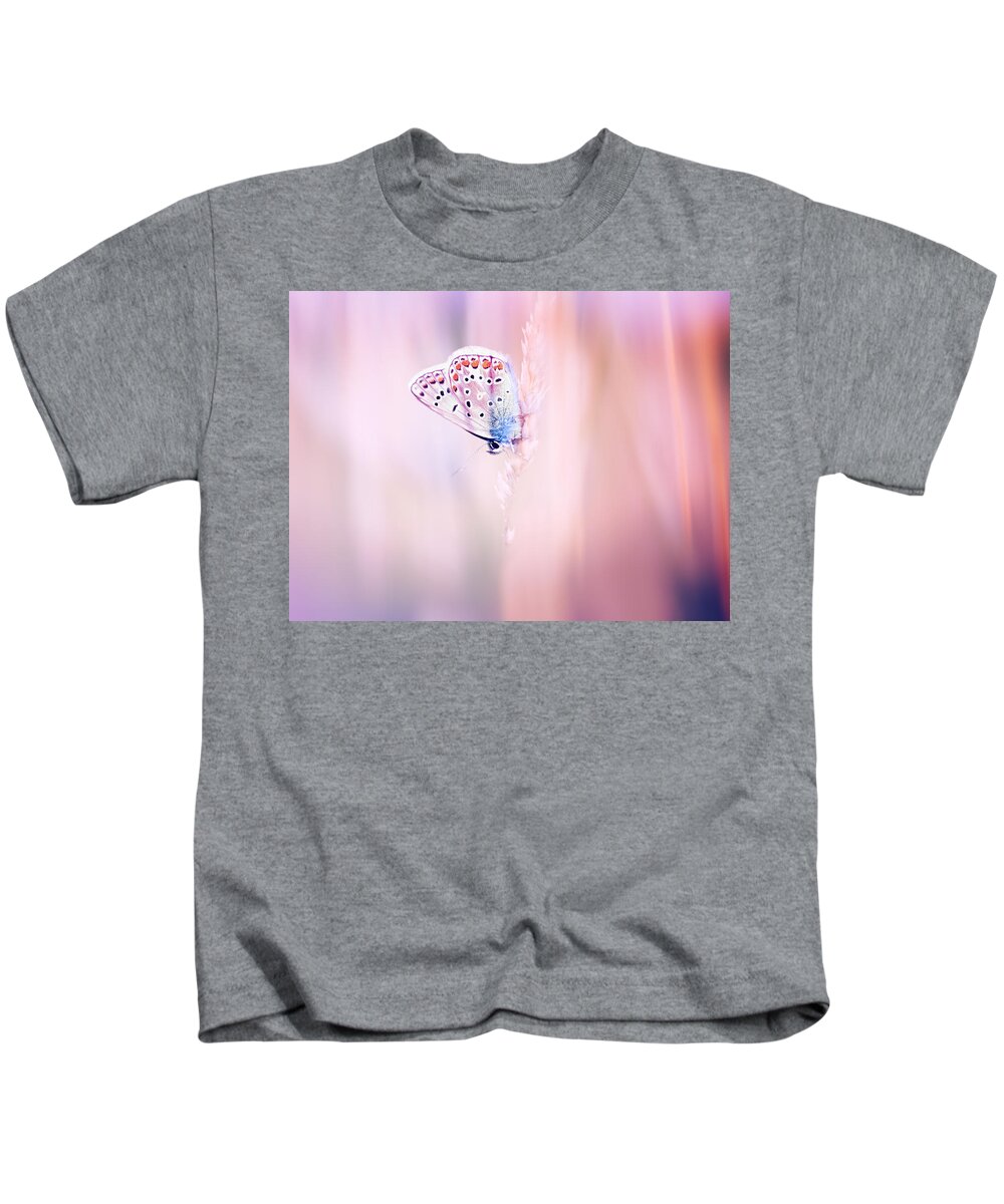 Common Blue Kids T-Shirt featuring the photograph Dreamy by Jaroslav Buna