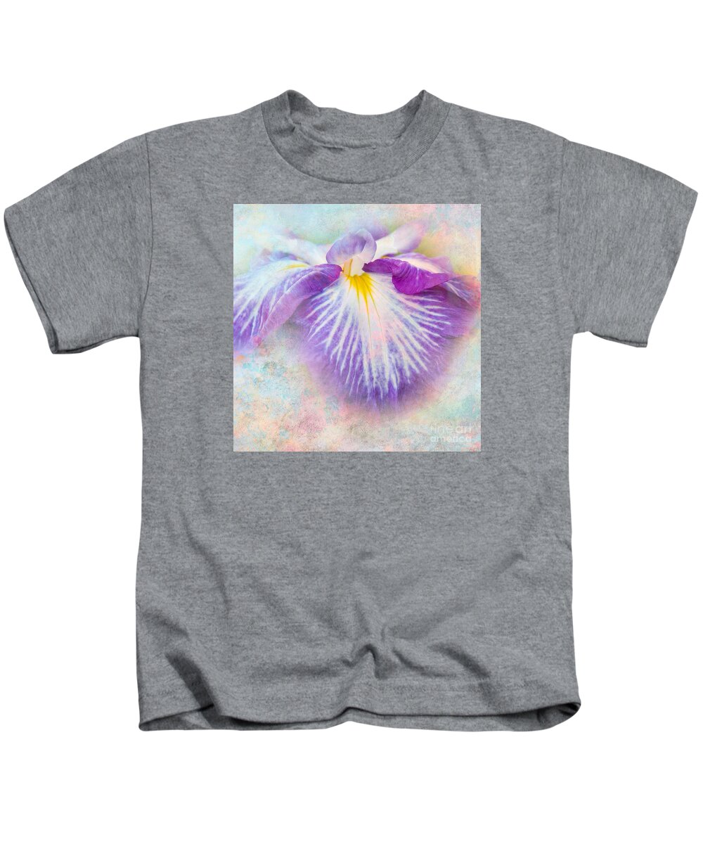 Iris Kids T-Shirt featuring the photograph Electric Heart by Marilyn Cornwell