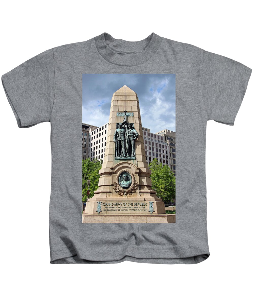 Charity Kids T-Shirt featuring the photograph Grand Amy Of The Republic Memorial by Cora Wandel