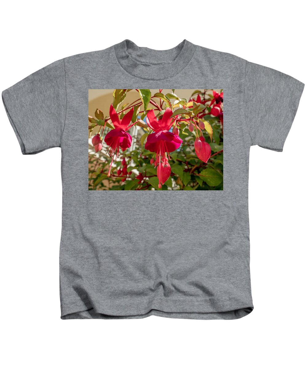 Flower Kids T-Shirt featuring the photograph Hanging Around by Derek Dean