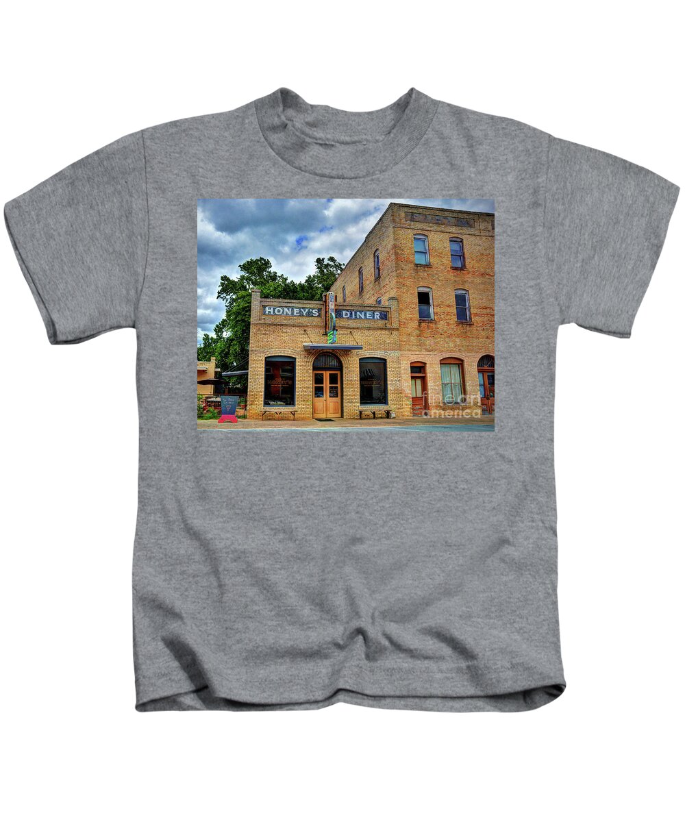 Honey's Diner Kids T-Shirt featuring the photograph Honey's Diner by Savannah Gibbs
