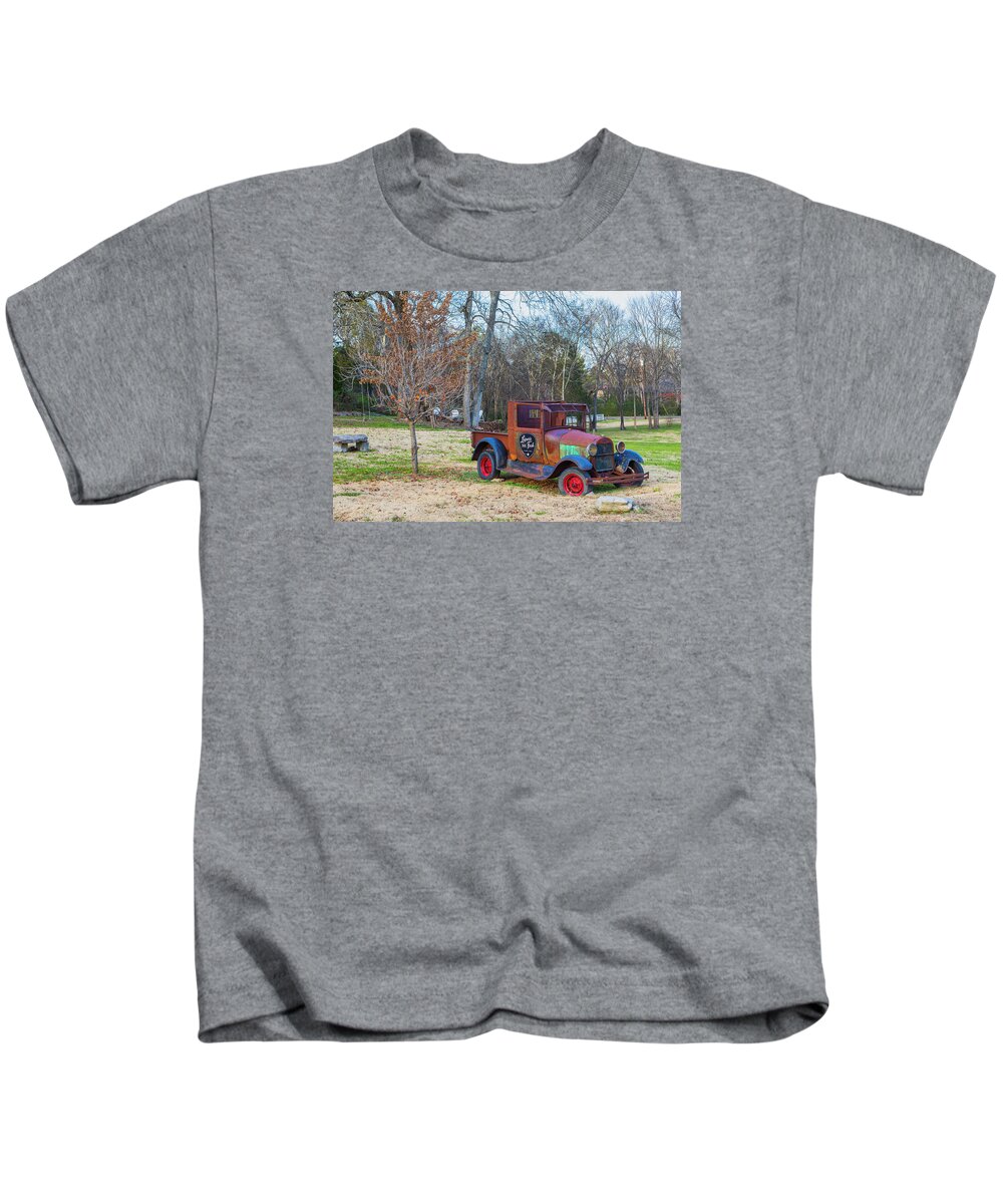 Truck Kids T-Shirt featuring the photograph Leiper's Fork Inn by Lorraine Baum
