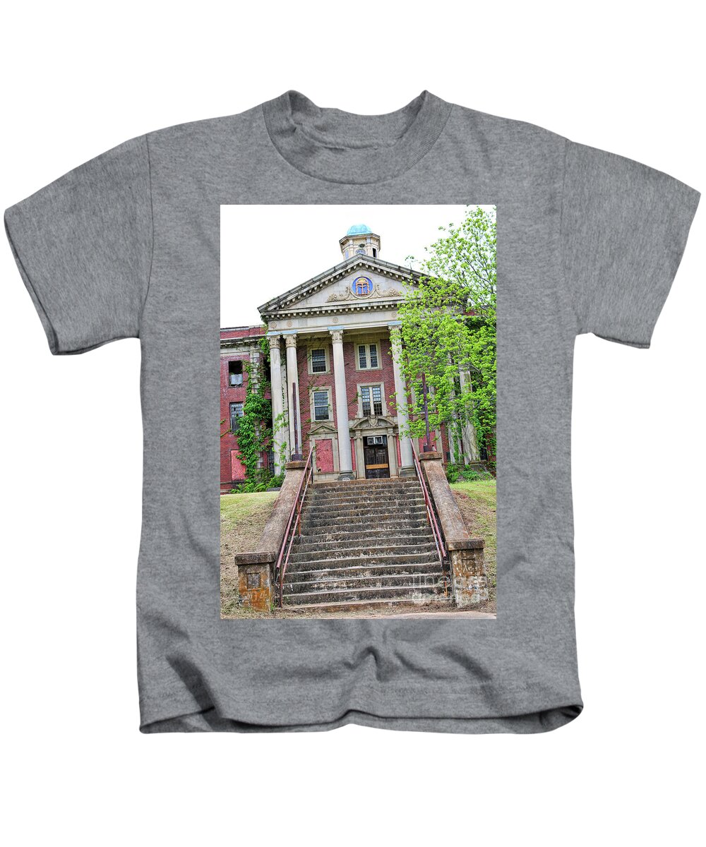 Milledgeville Kids T-Shirt featuring the photograph Milledgeville Welcome by Carol Groenen