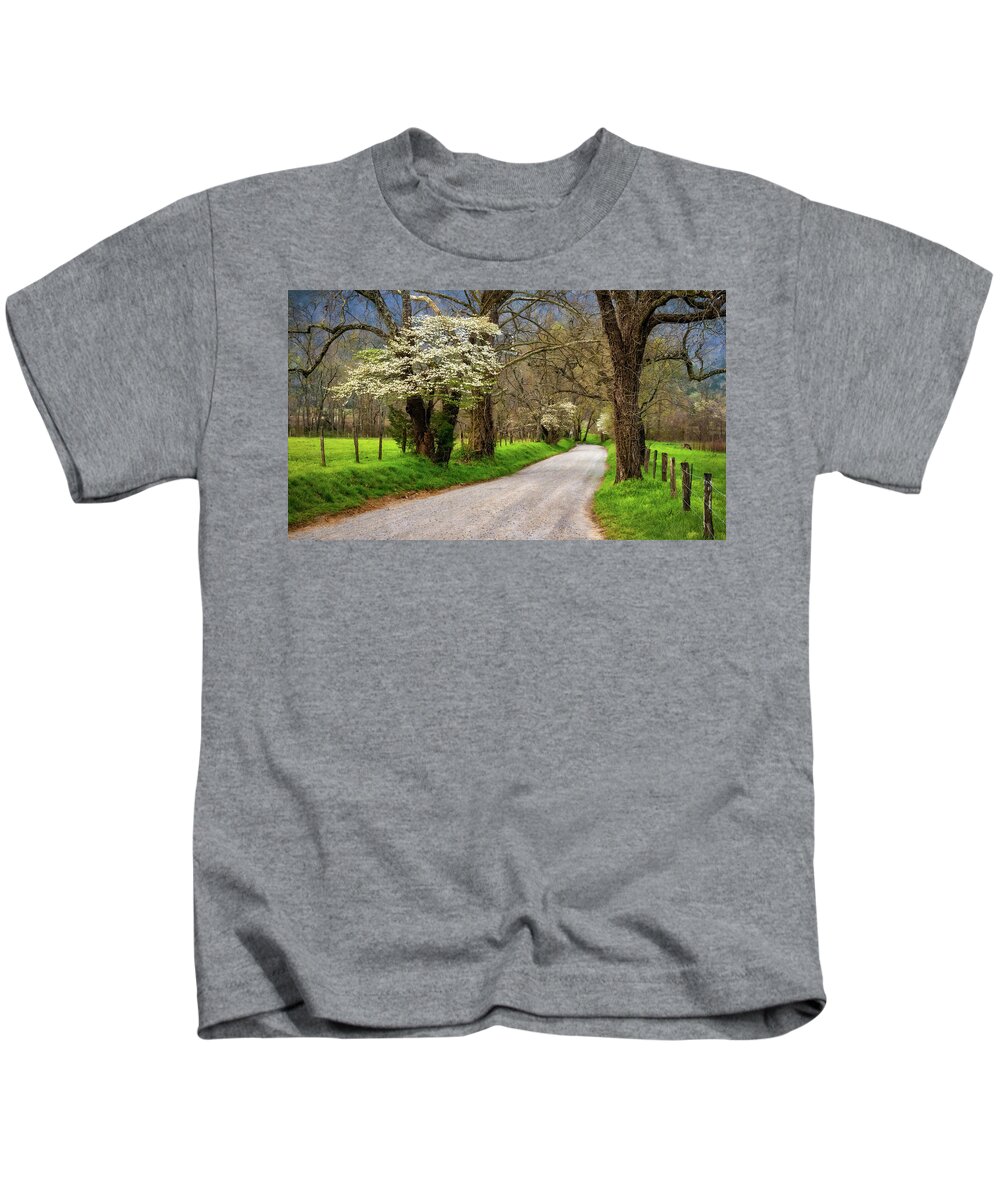 2016 Kids T-Shirt featuring the photograph Morning Twilight on Sparks Lane by Kenneth Everett