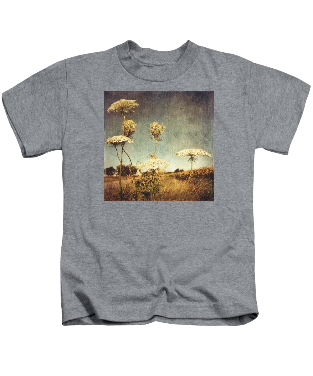 Photography Kids T-Shirt featuring the photograph Queen Anne's Lace Vintage by Melissa D Johnston
