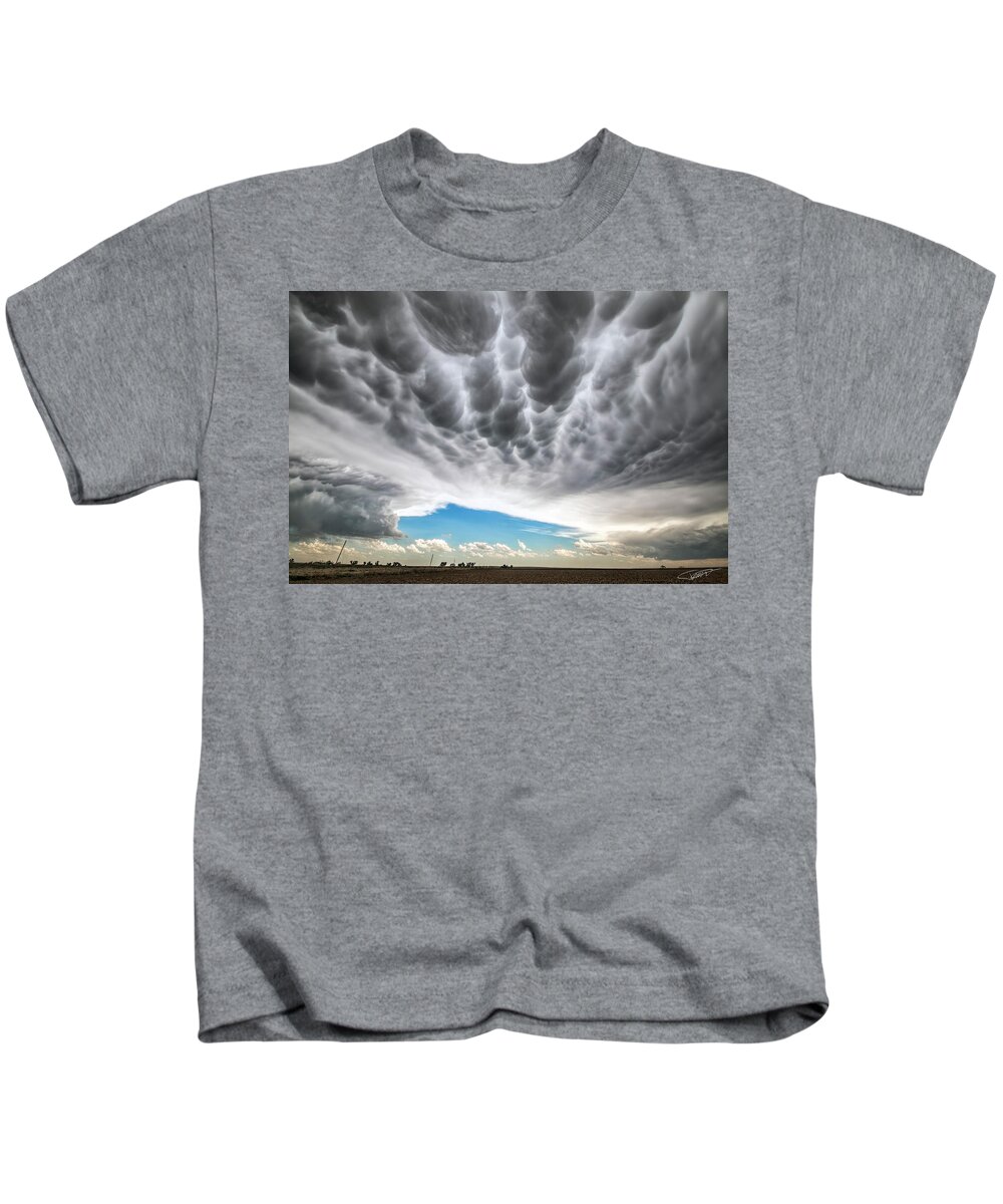 Cloud Kids T-Shirt featuring the photograph Rolling sky by Jeff Niederstadt