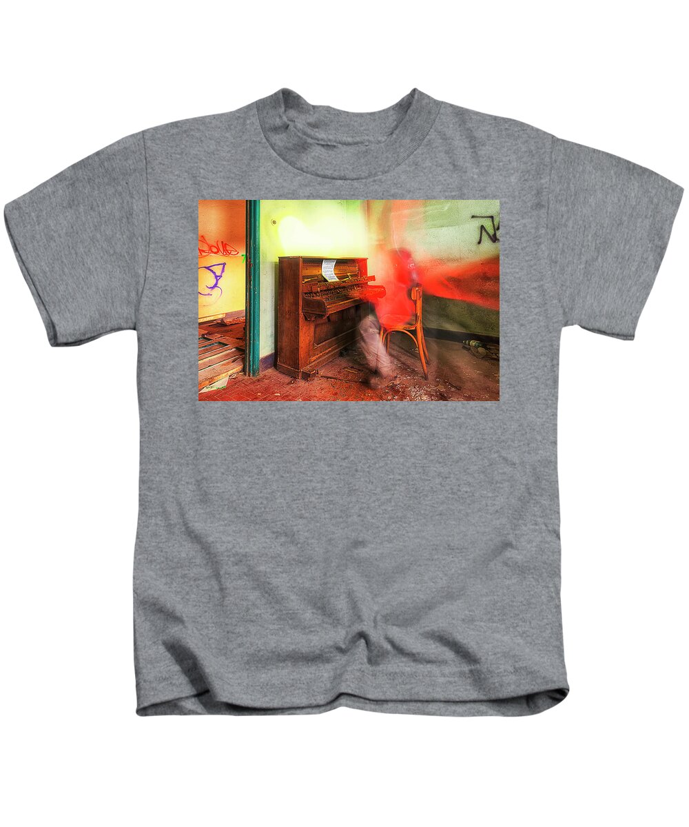 Musica Kids T-Shirt featuring the photograph The Piano Player by Enrico Pelos