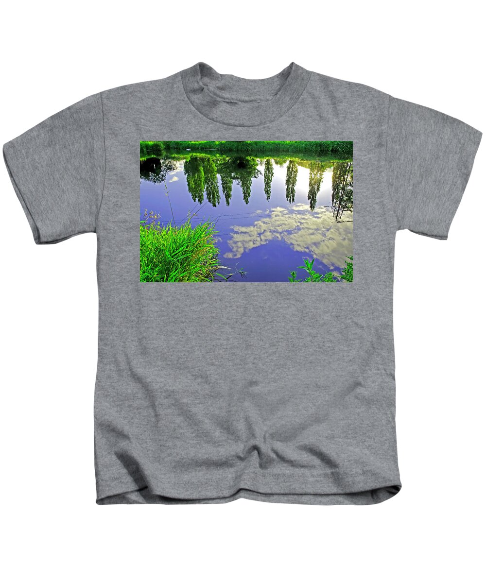 Europe Kids T-Shirt featuring the photograph The River Trent Reveals by Rod Johnson