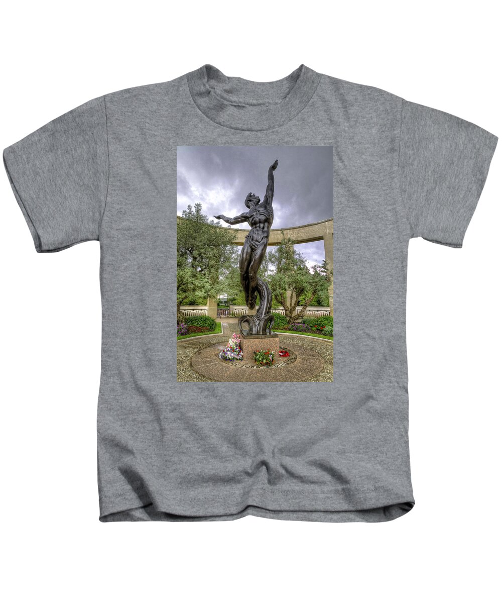 Statue Kids T-Shirt featuring the photograph The Spirit of American Youth Rising by Tim Stanley