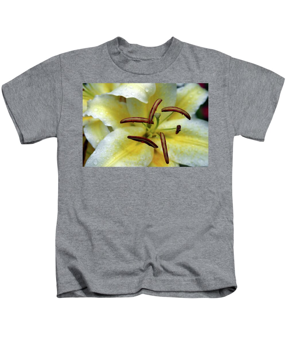 White Kids T-Shirt featuring the photograph White and Yellow Daylily in Rain 1796 H_2 by Steven Ward