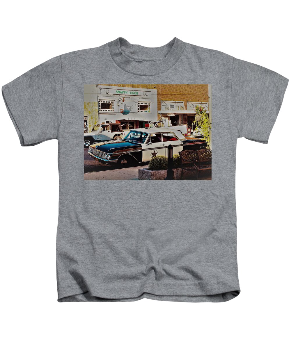 Lunch Kids T-Shirt featuring the photograph Lunch At Snappy by Randy Sylvia