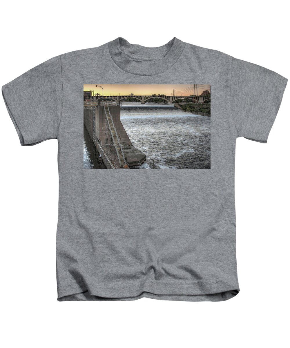Minnesota Kids T-Shirt featuring the photograph Minneapolis 07 by Will Wagner