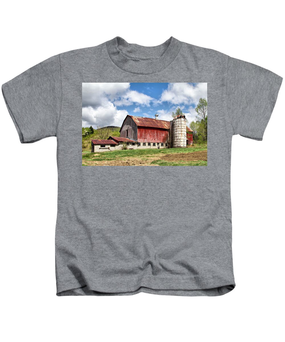 Vermont Kids T-Shirt featuring the photograph Vermont Barn and Silo by Betty Pauwels