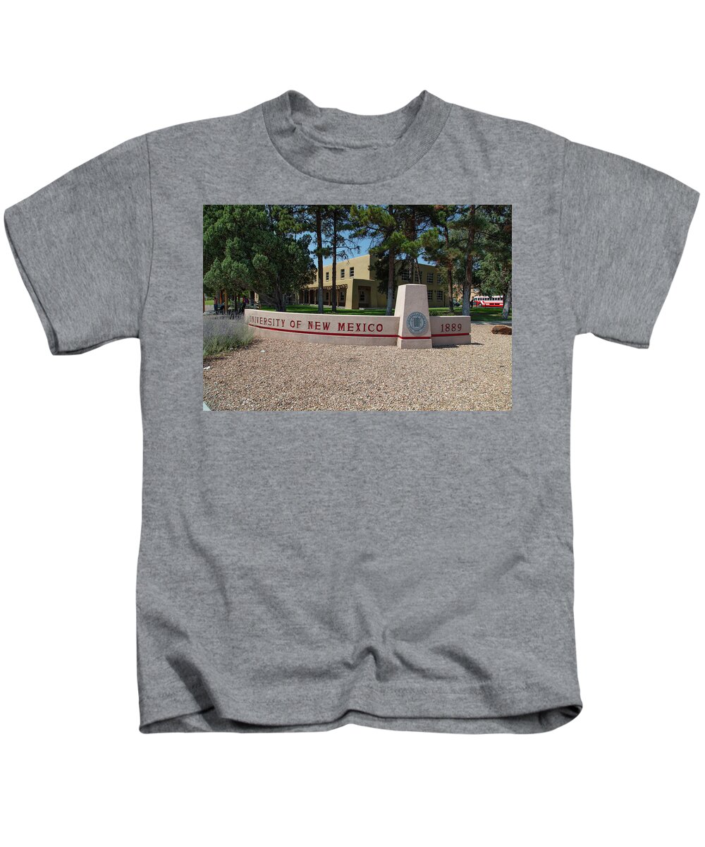 University Of New Mexico Lobos Kids T-Shirt featuring the photograph University of New Mexico entrance sign by Eldon McGraw
