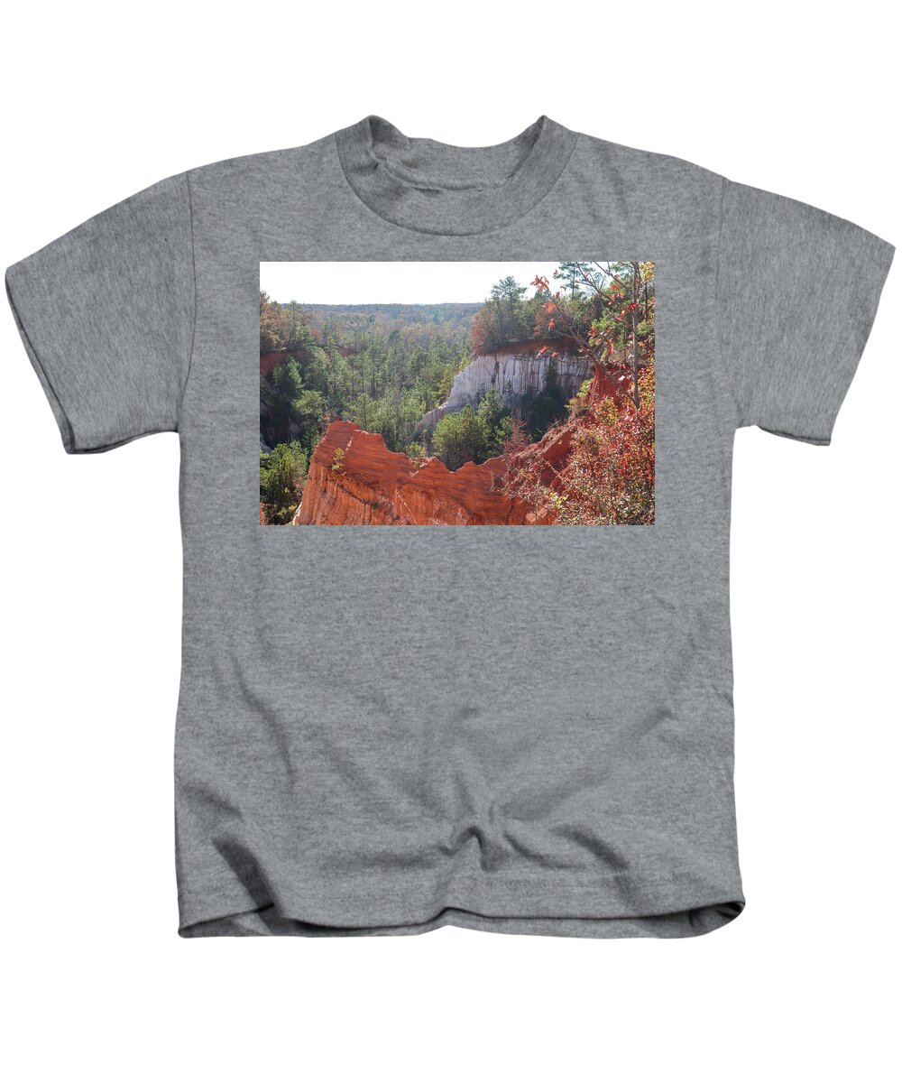 Providence Canyon State Park Kids T-Shirt featuring the photograph A Providence Canyon Scoop by Ed Williams