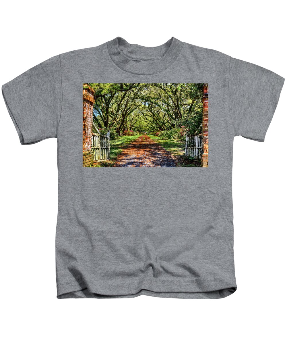  Kids T-Shirt featuring the photograph Arrogantly Shabby by Jim Miller