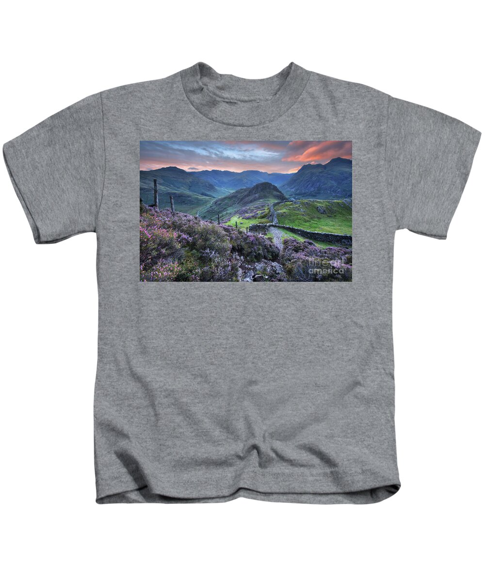 Sky Kids T-Shirt featuring the photograph Lingmoor Fell 4.0 by Yhun Suarez