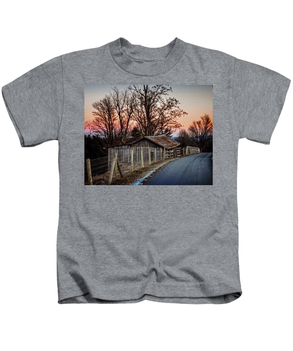 Roadside Kids T-Shirt featuring the photograph Roadside Barn by Lisa Lambert-Shank