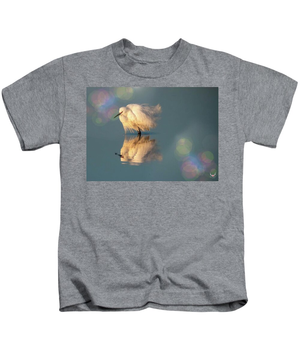 Snowyegret Kids T-Shirt featuring the photograph Shake it Off by Pam Rendall