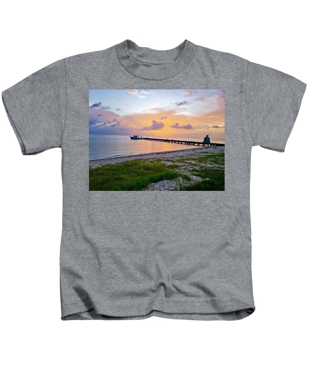 Sunset Kids T-Shirt featuring the photograph Sunset at the beach by De Aventureo