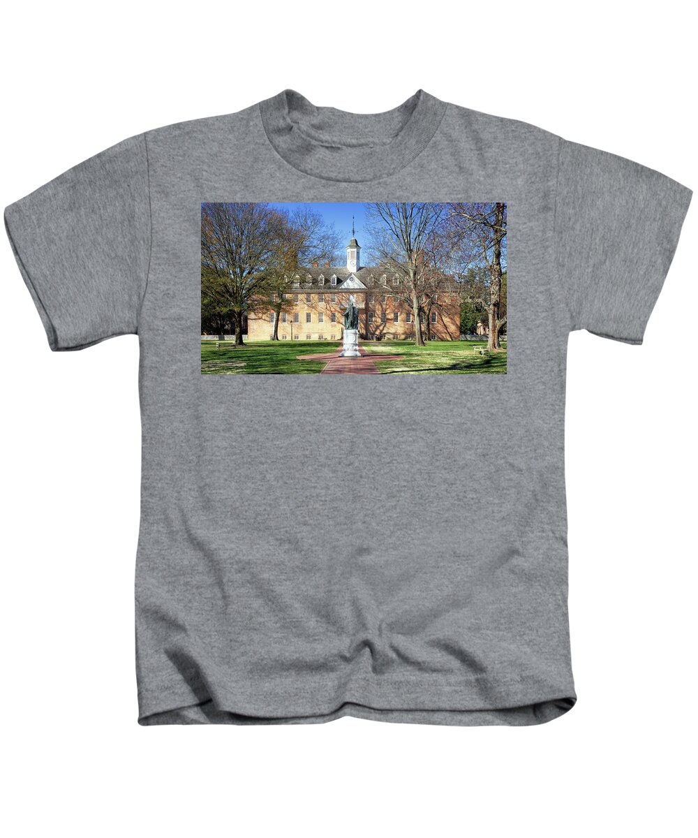 Wren Building Kids T-Shirt featuring the photograph The Wren Building - Williamsburg, Virginia by Susan Rissi Tregoning