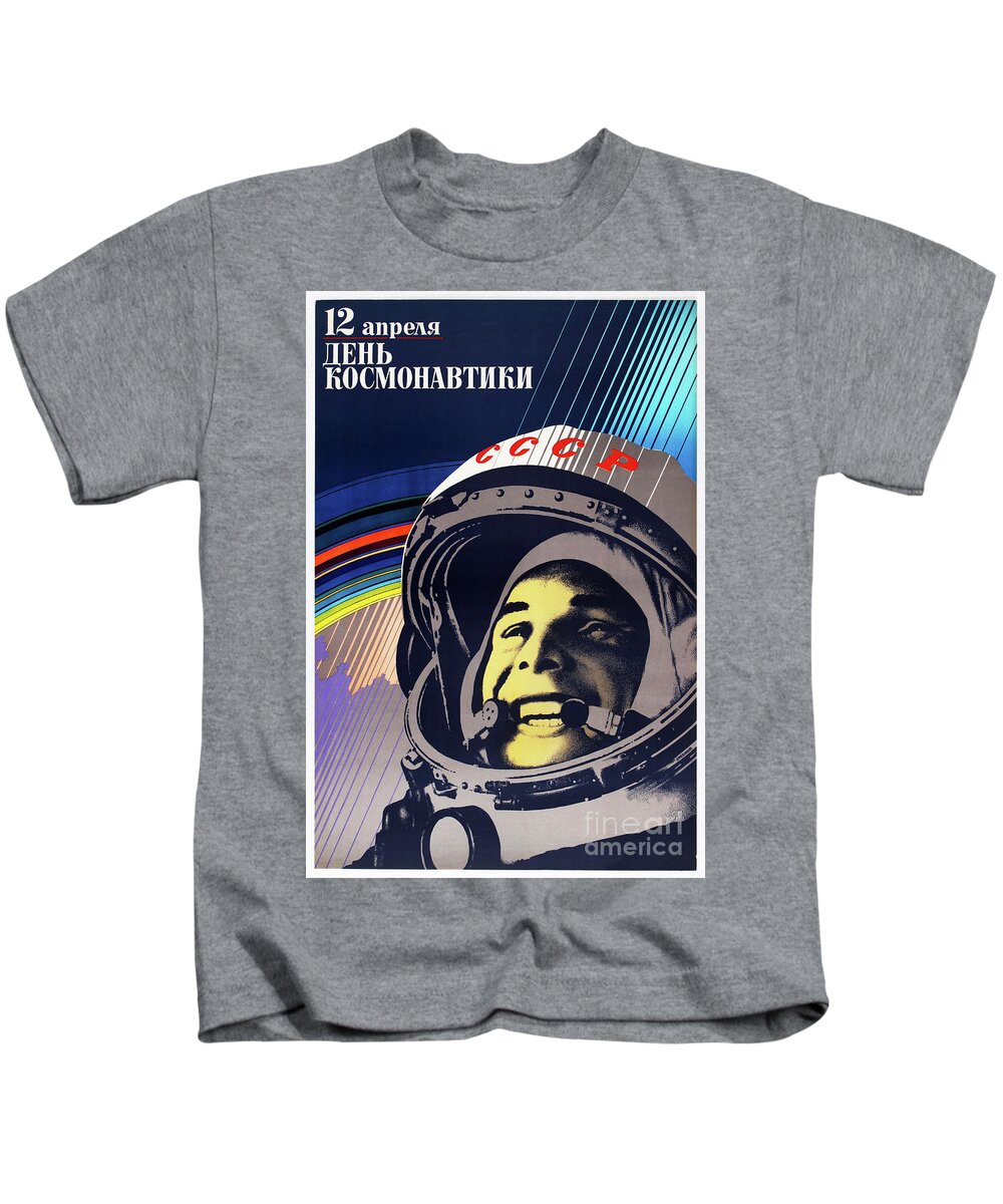 Stræbe Booth besejret Yuri Gagarin COSMONAUT DAY 12th April Soviet Russian Space Program Poster  Kids T-Shirt by Retro Posters - Pixels