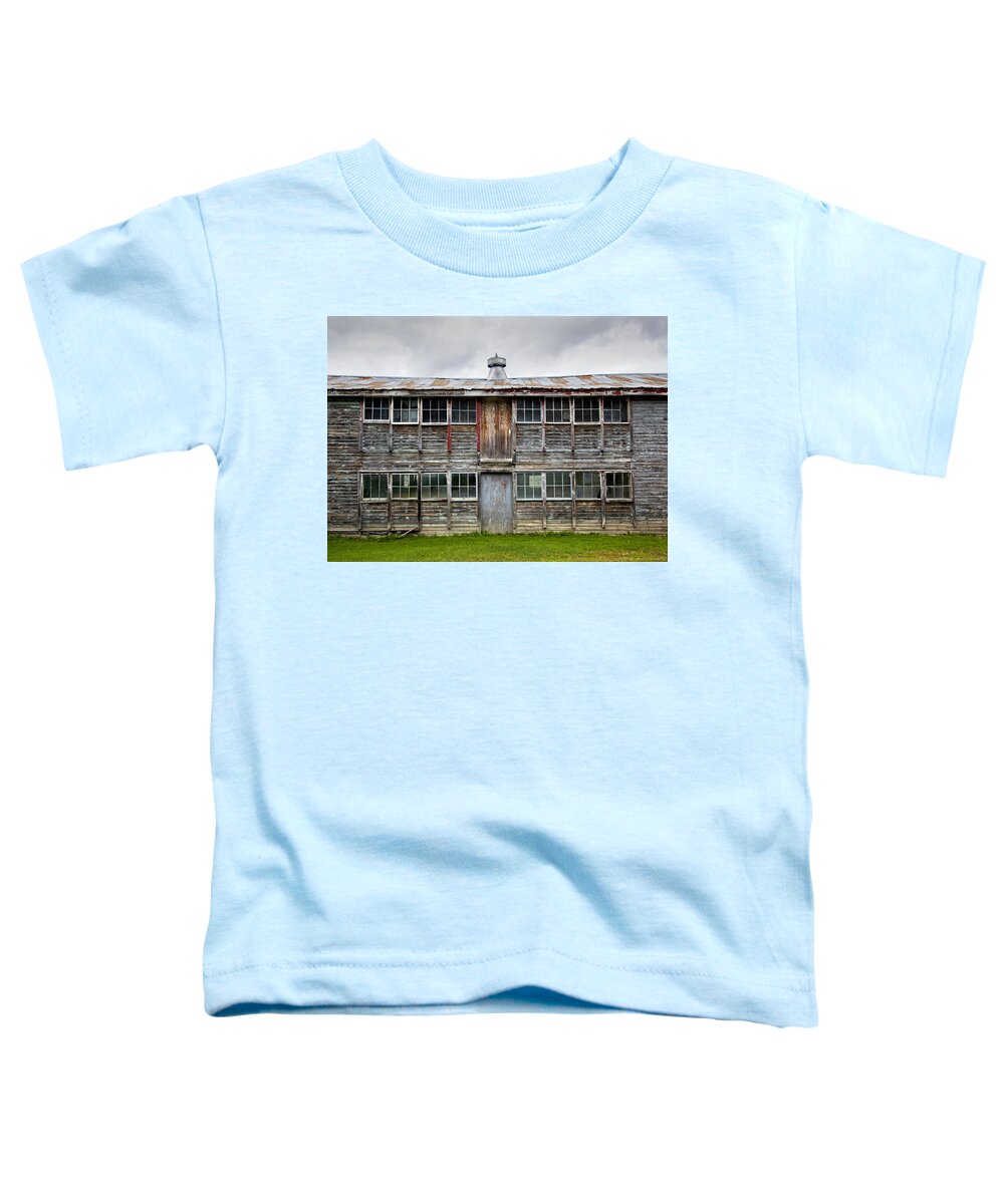 Charles Harden Toddler T-Shirt featuring the photograph Vermont Chicken Coop by Charles Harden