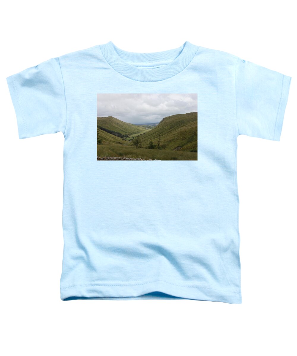 Glengesh Pass Toddler T-Shirt featuring the photograph Glengesh Pass by John Moyer